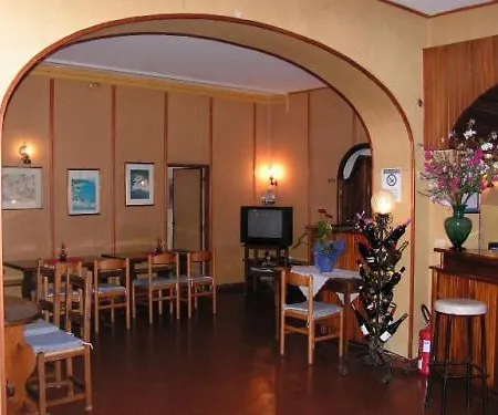 Open Gate Praiano