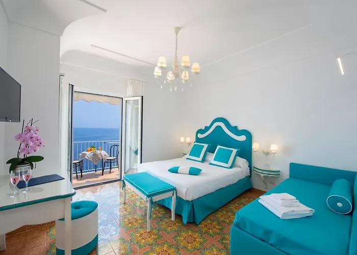 מלון Open Gate 3*