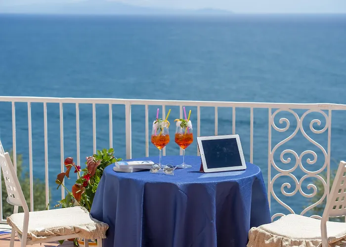 Open Gate מלון 3*